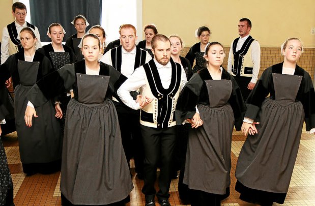 La danse unit aussi les Bretons